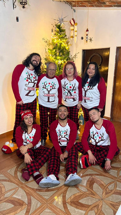 Pijama navideña personalizada (playera bicolor)